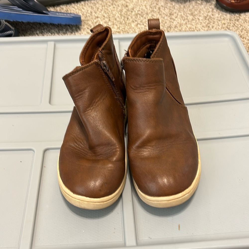Cat and Jack Sz 1 Boys Chelsea Boot